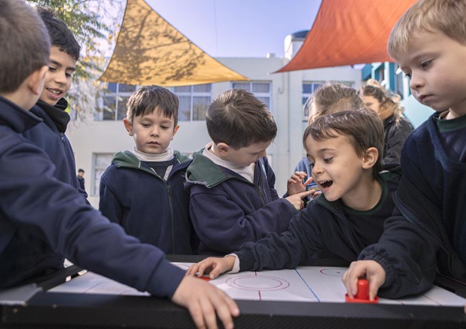 niños con tapabocas